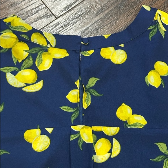 Banana Republic Women's Navy & Lemon Short Sleeve Top Size S - Picture 3 of 8